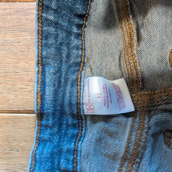 Juniors No Boundaries Blue Distressed Straight Leg Denim Jeans Size 11 - Picture 2 of 7